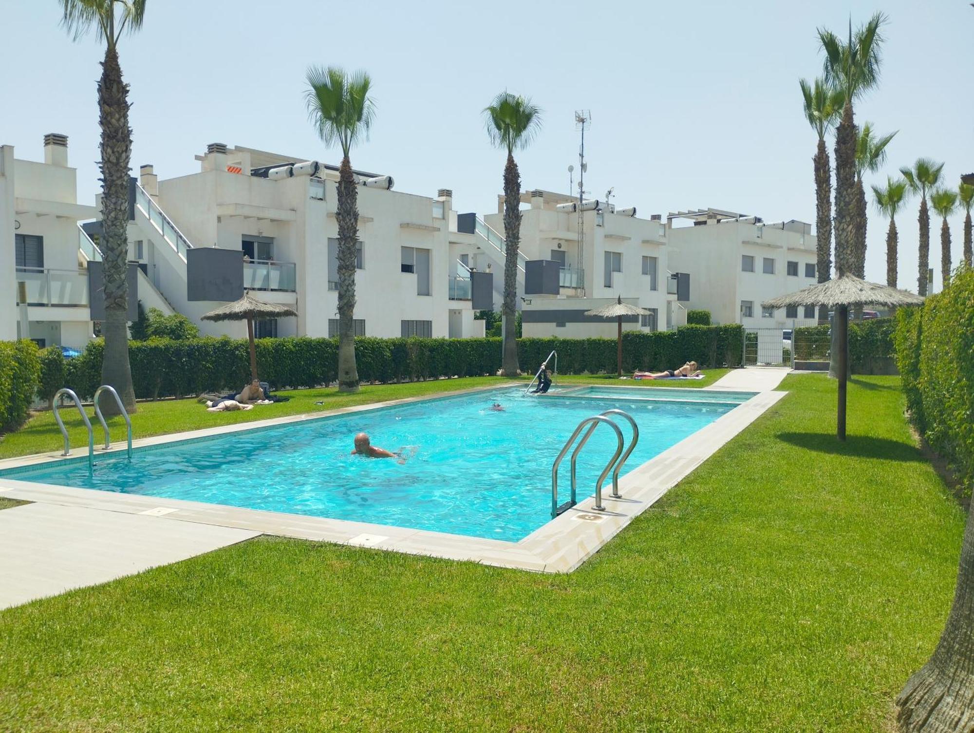 Bungalow En Punta Prima 2 Dormitorios Y Piscina Torrevieja Kültér fotó